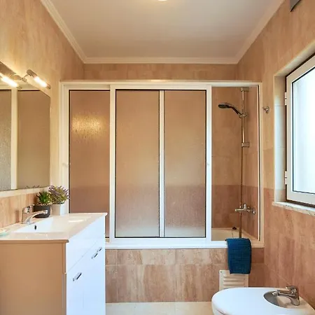 Spacious And Renovated With Amazing Patio, By Timecooler * Lisboa