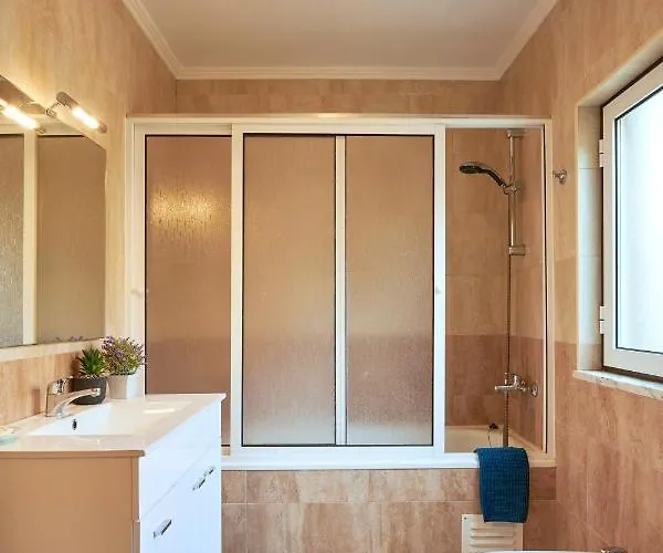 Spacious And Renovated With Amazing Patio, By Timecooler * Lisboa