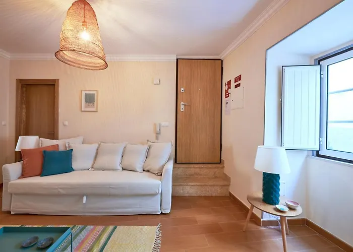 Spacious And Renovated With Amazing Patio, By Timecooler Lisboa