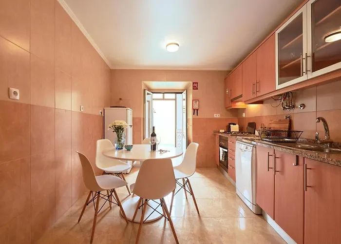 Spacious And Renovated With Amazing Patio, By Timecooler Lisboa