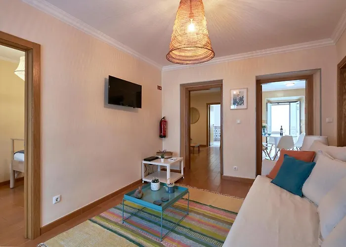 Spacious And Renovated With Amazing Patio, By Timecooler Lisboa